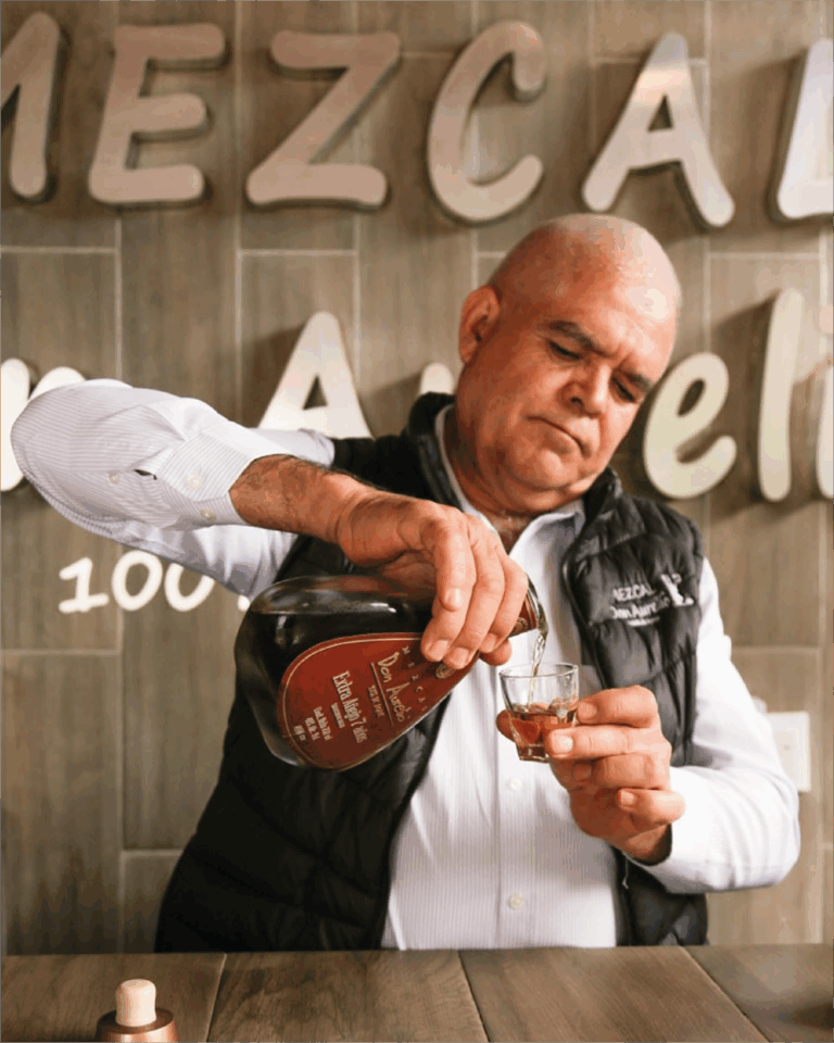 Don Aurelio Maestro mezcalero